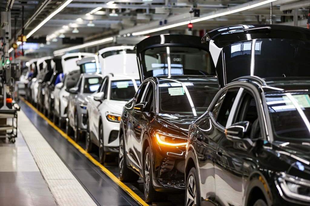 Die Nachfrage nach Elektrofahrzeugen bleibt hoch. Laut KBA kamen im September rund 44.400 Batterie-Autos neu auf die Straßen und damit knapp 32 Prozent mehr als im Vorjahresmonat.