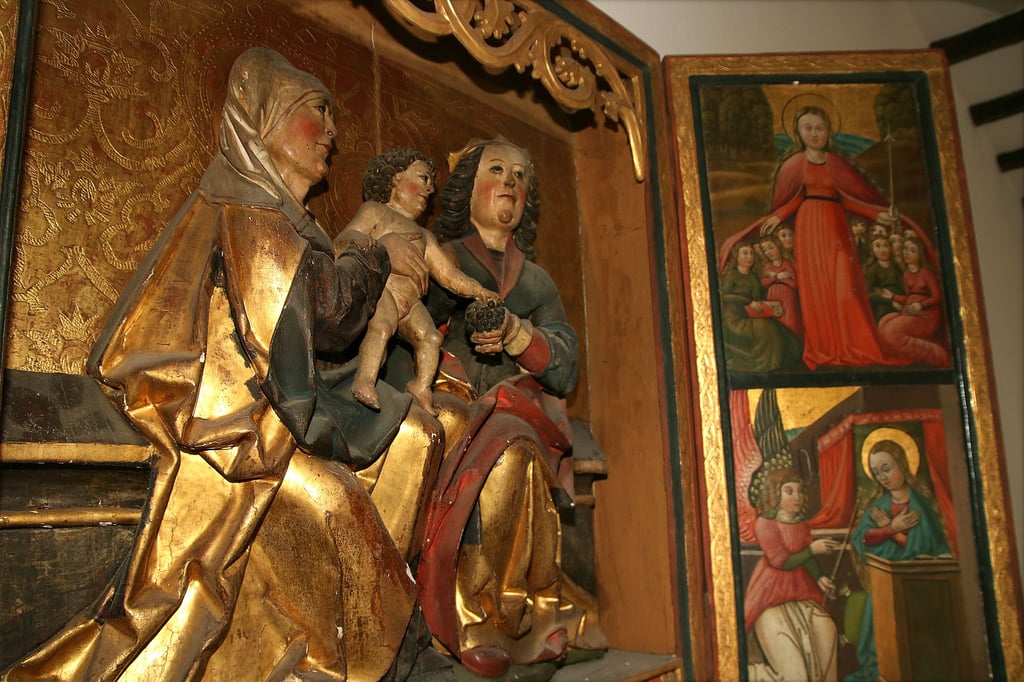 Der Marienaltar in der Stephanikirche ist mehr als 550 Jahre alt und ein gut erhalten gebliebenes Zeugnis der Kunstfertigkeit zum Ende des Mittelalters. Das außergewöhnliche Kunstwerk überstand zudem den Bildersturm im Zuge der Reformation.