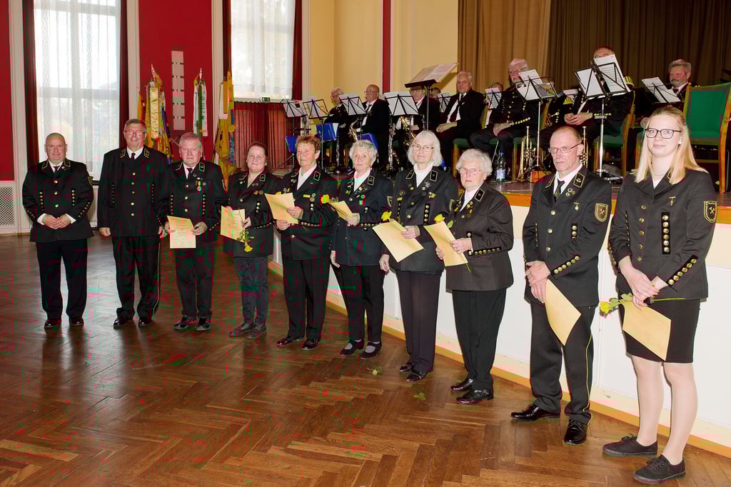 In Würdigung ihrer Verdienste um den Harbker Bergmannsverein gab es Auszeichnungen in Bronze, Silber und Gold für einmzelne Mitglieder.