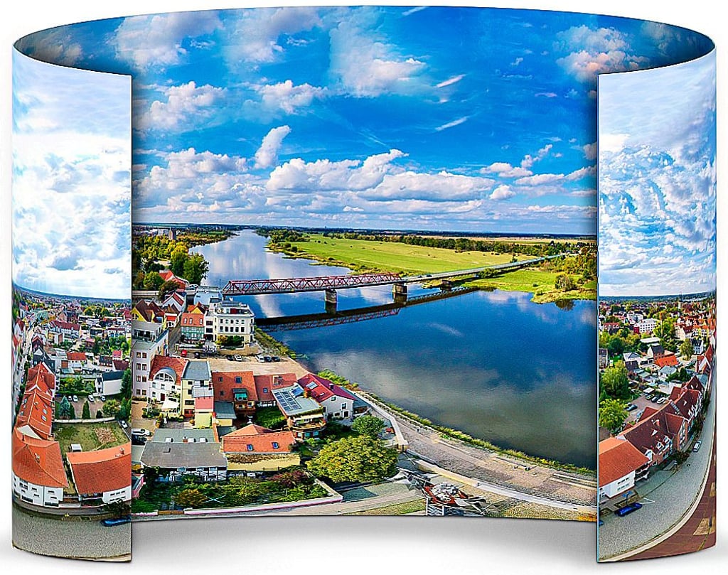 Die Fotomontage symbolisiert ein Panoramafoto. Andreas Stedtler hat auch Drohnen in die Luft aufsteigen lassen, um von bestimmten Punkten aus die Stadt von oben zu erkunden. Die Ergebnisse werden bald zu sehen sein.