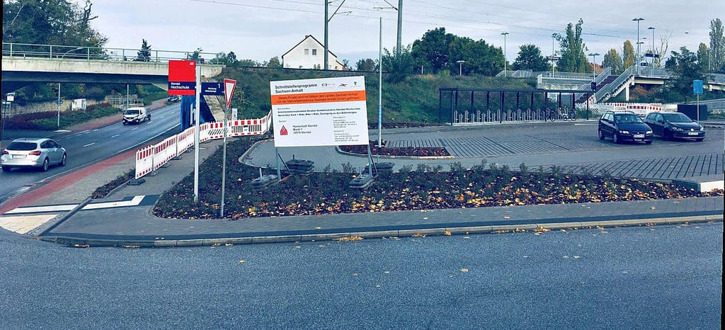 Der Parkplatz am Bahnhaltepunkt Stendal Hochschule. Noch sind nicht alle Arbeiten erledigt, doch genutzt wird er schon.