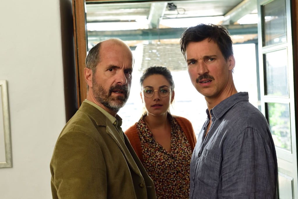 Christoph Maria Herbst (v.l.n.r.), Janina Uhse und Florian David Fitz in einer Szene des Films „Der Nachname“.