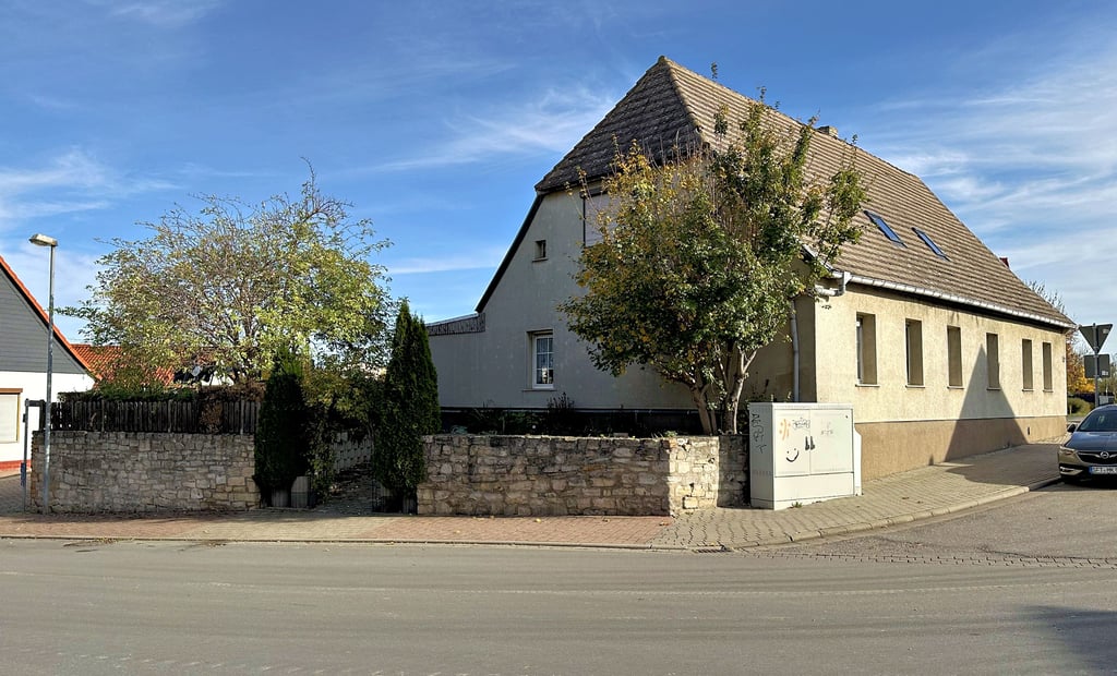 Das Haus in der Gierslebener Straße in Heckligen hat für Familie Cieslik am 11. Februar 1933 eine besondere Bedeutung. Hier hatten die Nazis einst eine Gedenktafel enthüllt. Diese gab es schon in der DDR nicht mehr.