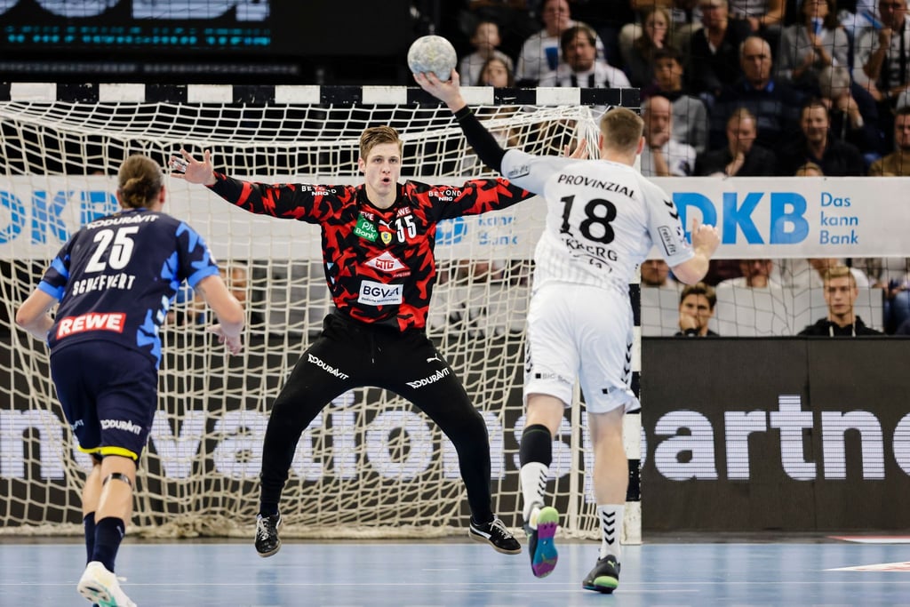 THW Kiel konnte sich im Spitzenspiel mit 32:29 gegen die Rhein-Neckar Löwen durchsetzen und das Spiel für sich entscheiden.