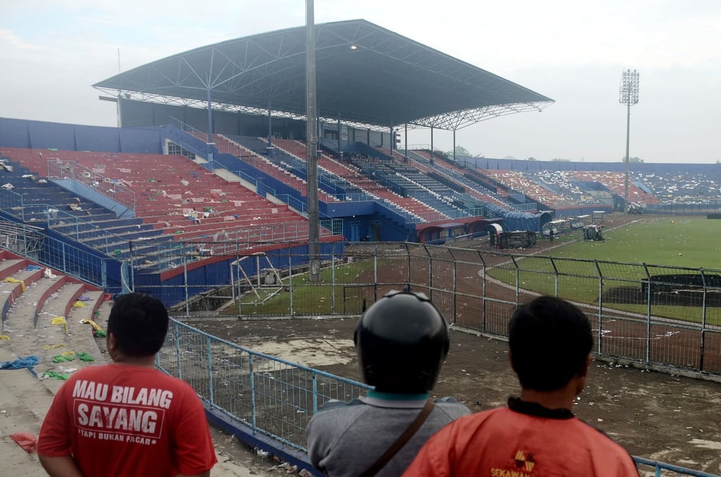 Bei der Massenpanik in Indonesien sind mindestens 125 Menschen ums Leben gekommen.