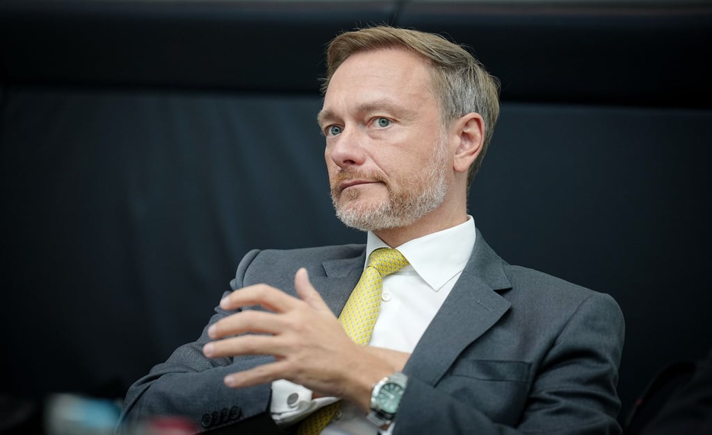 Christian Lindner nimmt an einer Bundestagsfraktionssitzung seiner Partei teil.