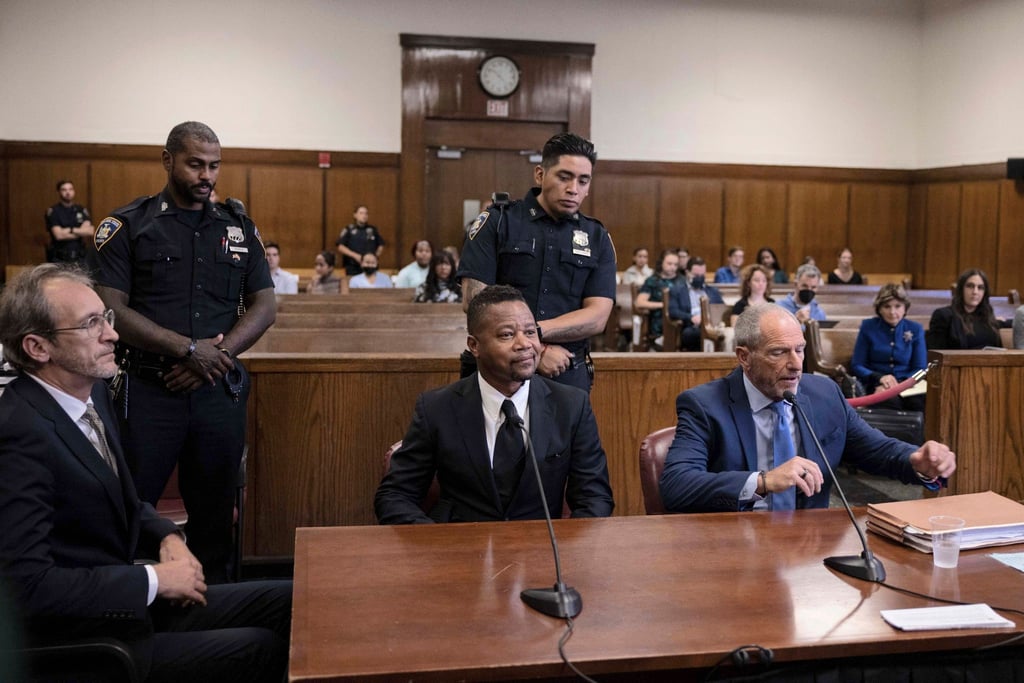 Schauspieler Cuba Gooding Jr. (vorne, M) im Strafgericht von Manhattan. Der Oscar-Preisträger kommt um eine Haftstrafe herum.