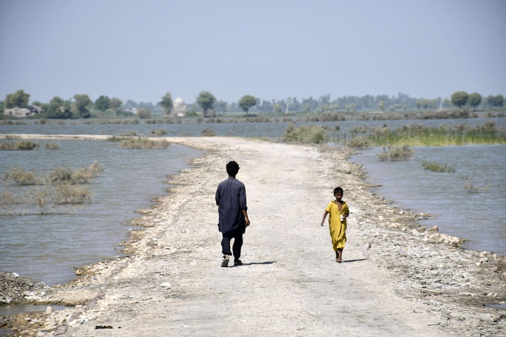 Durch die verheerenden Überschwemmungen in Pakistan stehen weite Landstriche unter Wasser. Experten machen den Klimawandel für die zunehmende Anzahl von Naturkatastrophen in dem südasiatischen Land verantwortlich.
