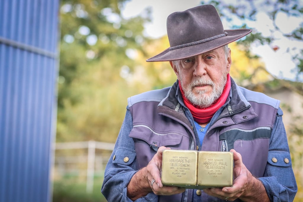 Gunter Demnig arbeitet in seiner Werkstatt an „Stolpersteinen“. Der Initiator des Projektes zur Erinnerung an Opfer des Nationalsozialismus wird am Donnerstag 75 Jahre alt.