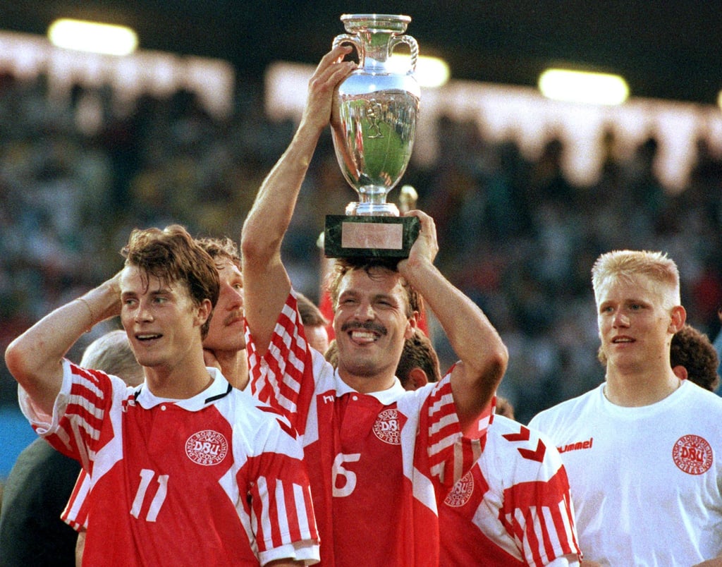 Die EM-Trikots von 1992 inspirierten die aktuellen WM-Trikots, gedacht als Hommage an Dänemarks größten Erfolg im Fußball und auch als Protest gegen Turnier-Ausrichter Katar.
