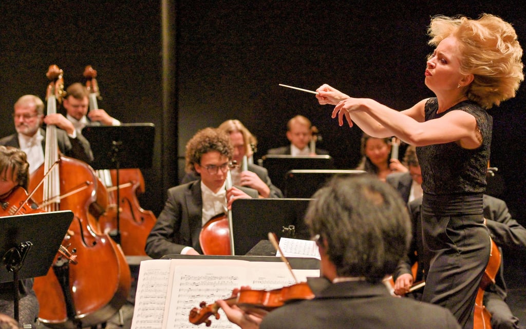 Anna Skryleva ist Generalmusikdirektorin des Theaters Magdeburg und Dirigentin der Magdeburgischen Philharmonie.