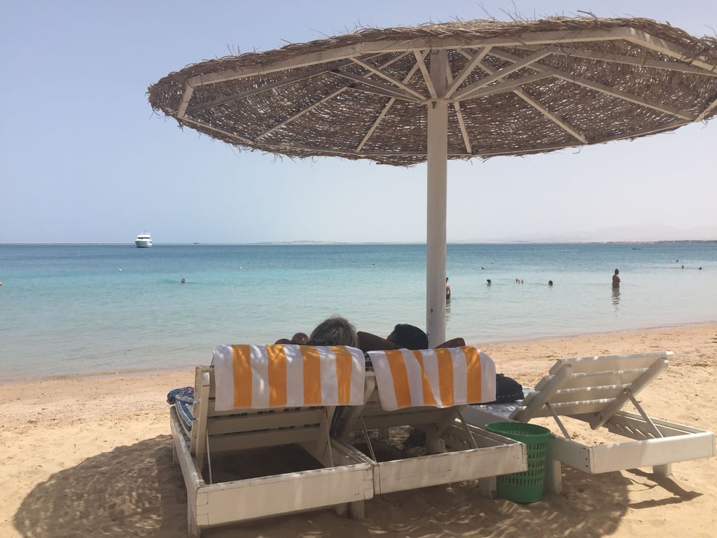 Sonne und Meer, das suchen viele Urlauber im Herbst - und finden beides zum Beispiel an den Stränden Ägyptens.