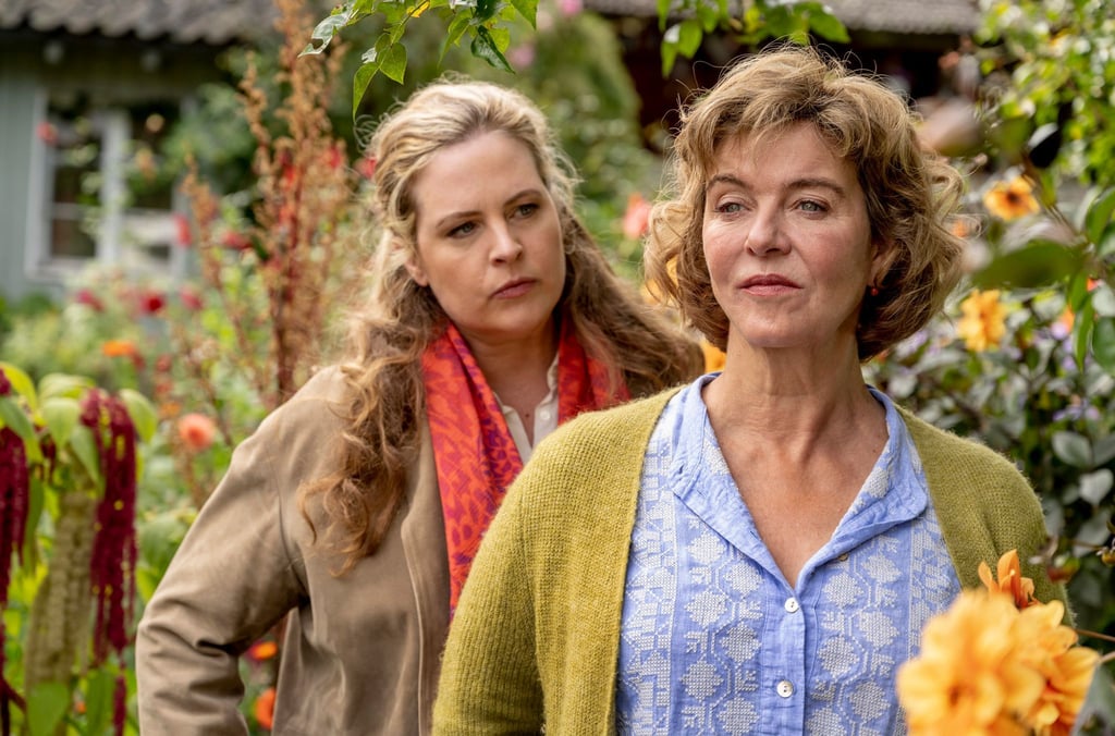 Toni (Diana Amft, l) weiß nicht alles über ihre Mutter Heidi (Margarita Broich).