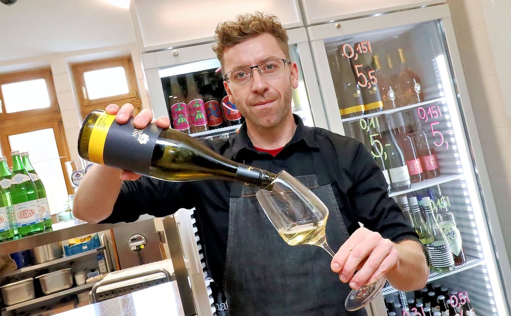 „Ich lege Wert auf gute Weine“, sagt Manuel Wirth, der neue Pächter der Theatergastronomie in Eisleben.