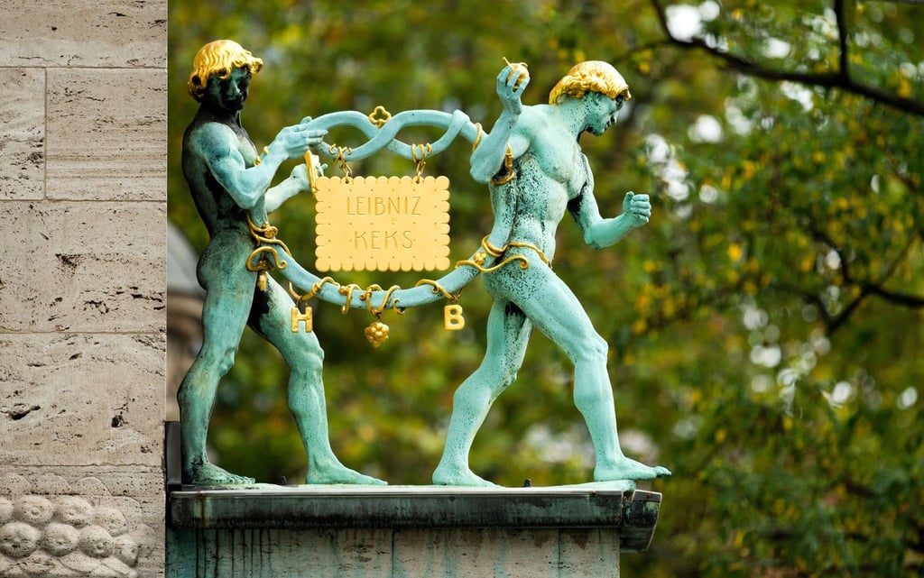 Der Goldene Leibniz Keks am Bahlsen-Stammsitz.