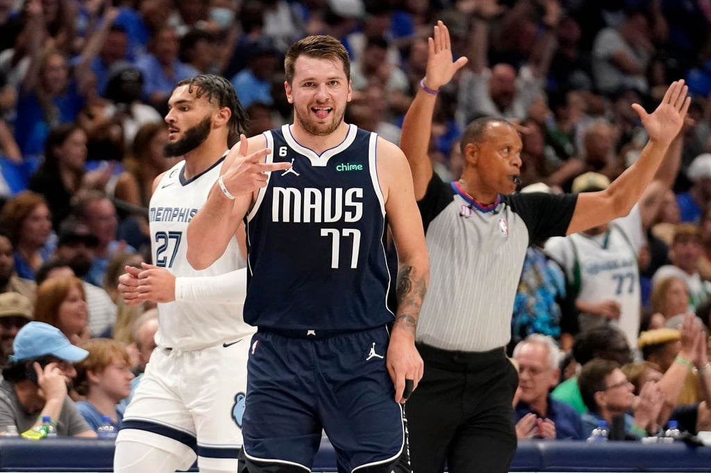 Luka Doncic von den Dallas Mavericks erzielte 32 Punkte gegen die Memphis Grizzlies.