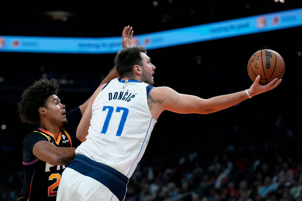 Konnte die Mavericks-Niederlage gegen Phoenix nicht verhindern: Luka Doncic (r).