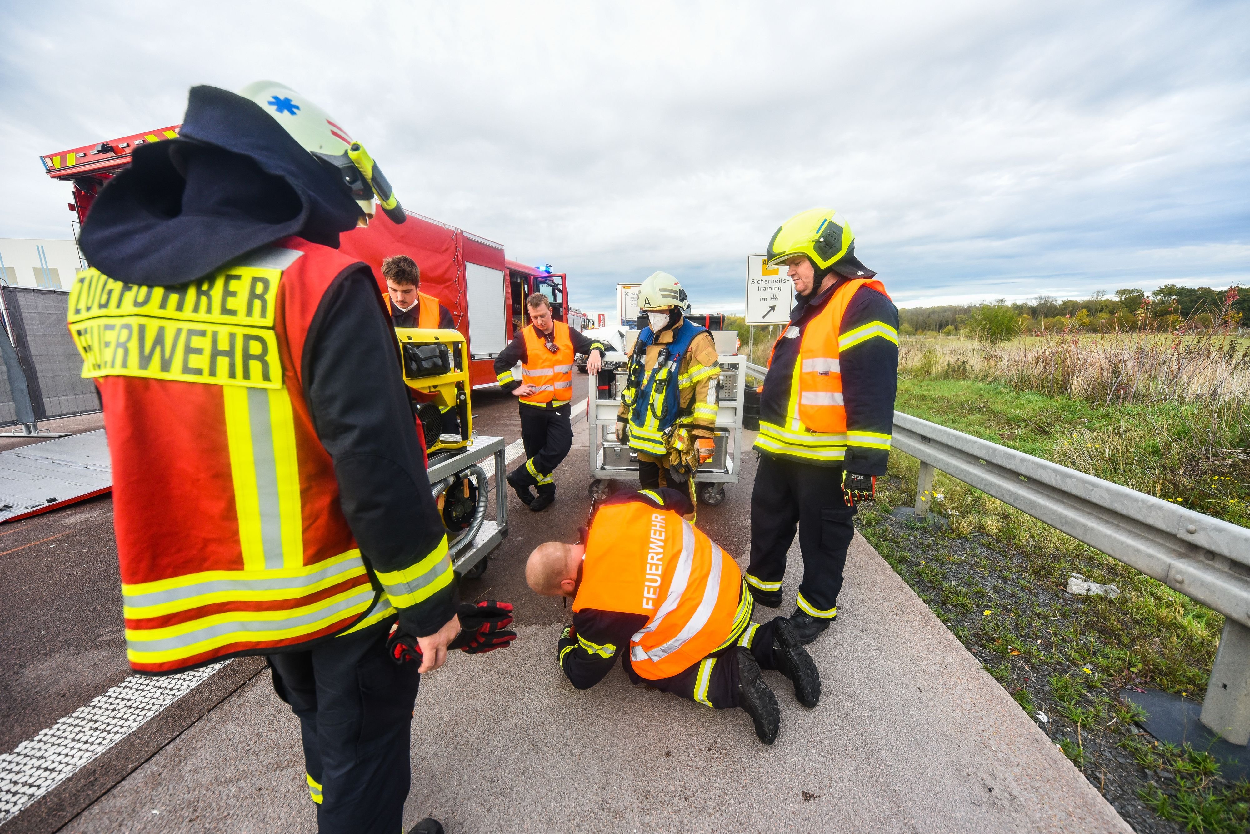 Unfallserie Auf A9: Wie Junge Feuerwehrkameraden Den „Extremfall ...