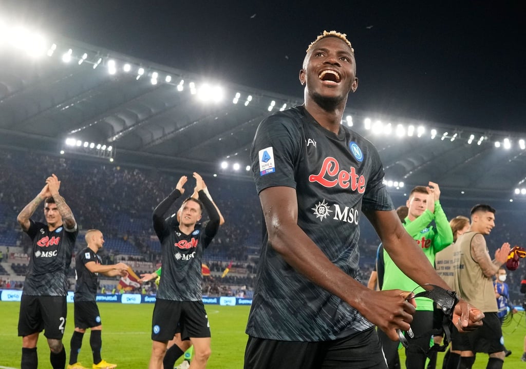 Neapels Victor Osimhen jubelt am Ende des Spiels über den Sieg bei AS Rom.