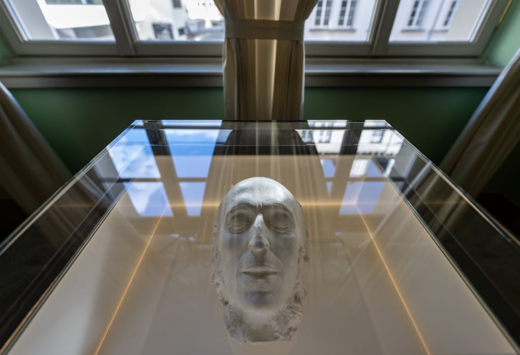 Die Totenmaske des Komponisten Felix Mendelssohn Bartholdy im Sterbezimmer in Leipzig.