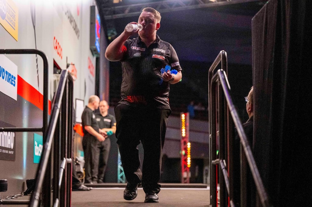 Ist bei der European Darts Championship klar ausgeschieden: Martin Schindler verlässt die Bühne.