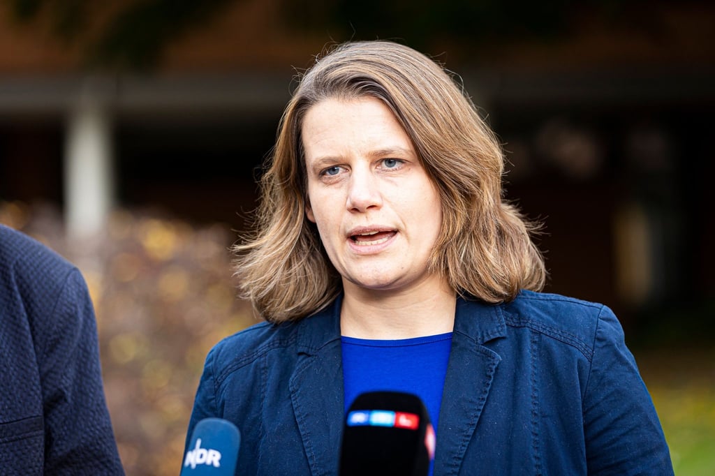 Julia Willie Hamburg (Bündnis 90/Die Grünen) gibt ein Pressestatement zu den Koalitionsverhandlungen.