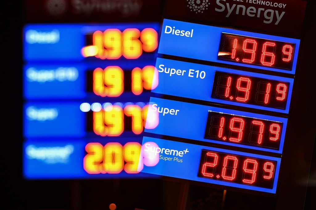 Der regionale Unterschied bei den Diesel- und Benzinpreisen ist zwar geschrumpft, doch im Saarland oder in Berlin tankt man derzeit trotzdem günstiger als in Bayern.