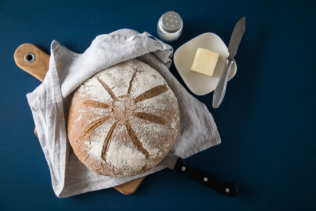 Bei Ihnen bleibt immer mal wieder altes Brot übrig? Gut, daraus lässt sich direkt ein neues backen.