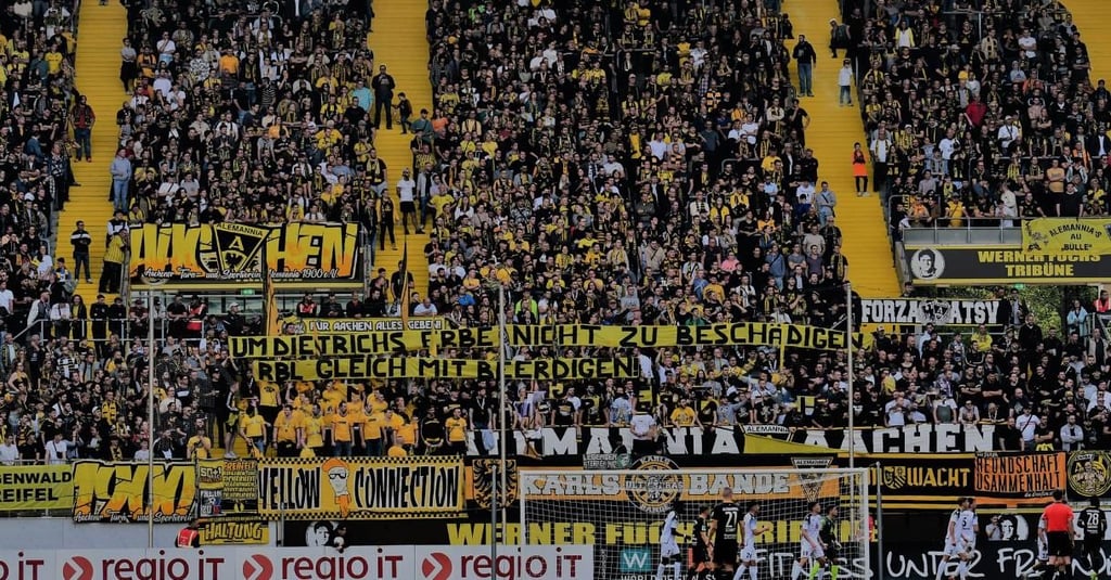 Banner zum Mateschitz-Tod in Aachen.