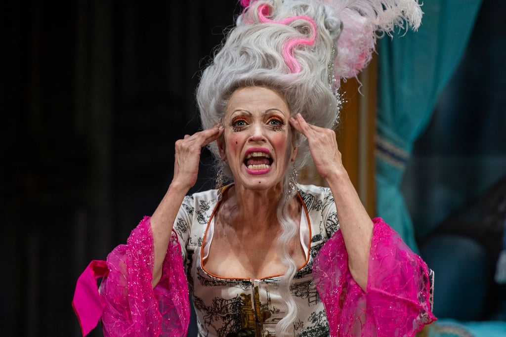 Anna Thalbach spielt die Titelrolle in „Marie Antoinette oder: Kuchen für alle!“ in Berlin.