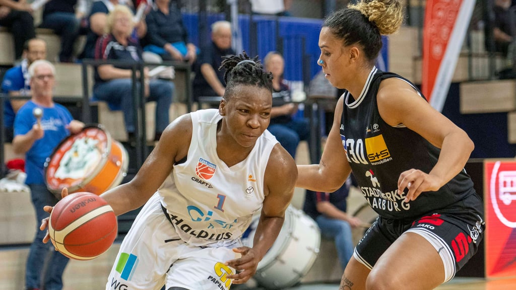 Uju Ugoka (l.) war die beste Lions-Spielerin beim Heimsieg gegen Marburg.