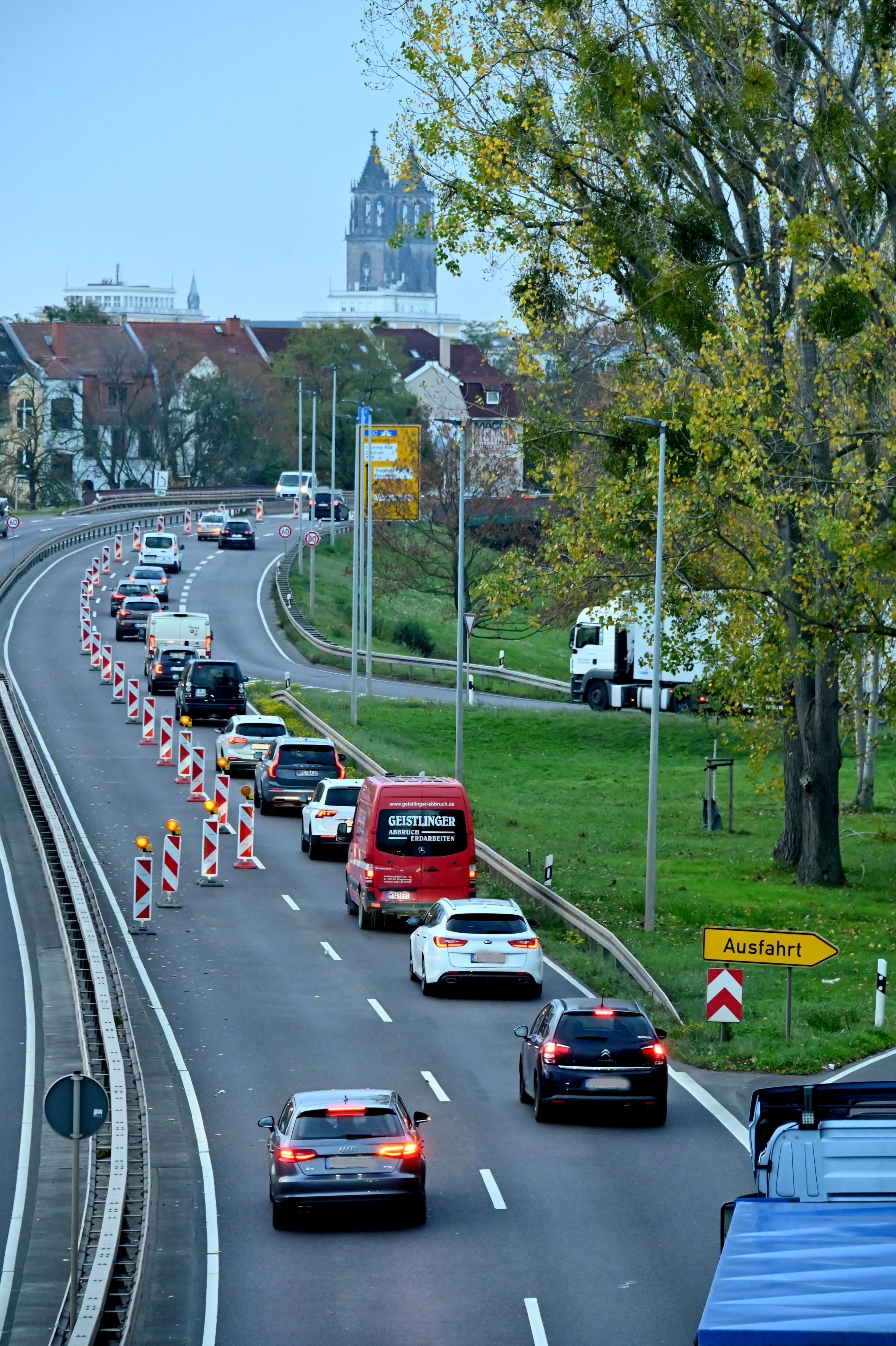 Verkehr: Magdeburgs Taxifahrer Klagen über Baustellen-Chaos In Der Stadt