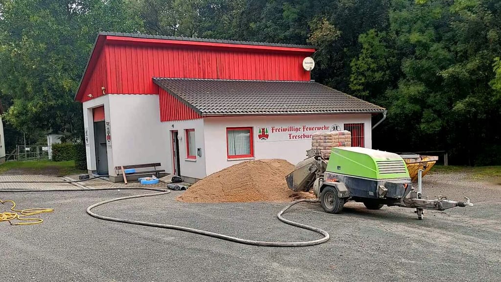 Rund um das Feuerwehrgerätehaus in Treseburg war der Sanierungsbedarf erheblich.
