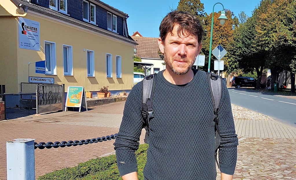 Auf den Spuren seines entfernten Verwandten Max Planck hat sich der Schauspieler Steffen Schroeder in Rogätz begeben. Aus den Recherchen ist ein Buch entstanden.