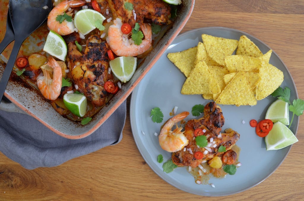 Bei dieser „Surf & Turf“-Variante aus Fleisch und Meeresfrüchten werden Chicken Wings und Garnelen kombiniert.
