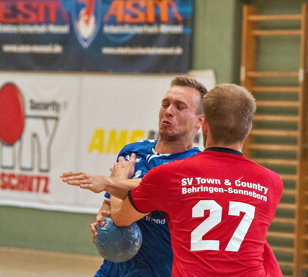 Lucas Haucke (l.), hier in einer früheren Partie, erzielte in Plotha gegen Radis zwei Tore für den HC Burgenland II.