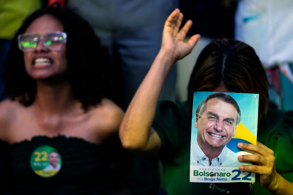 Anhängerinnen von Bolsonaro beten vor der Wahl für ihren Kandidaten, geholfen hat das jedoch nichts. Bolsonaro verlor das Rennen knapp.