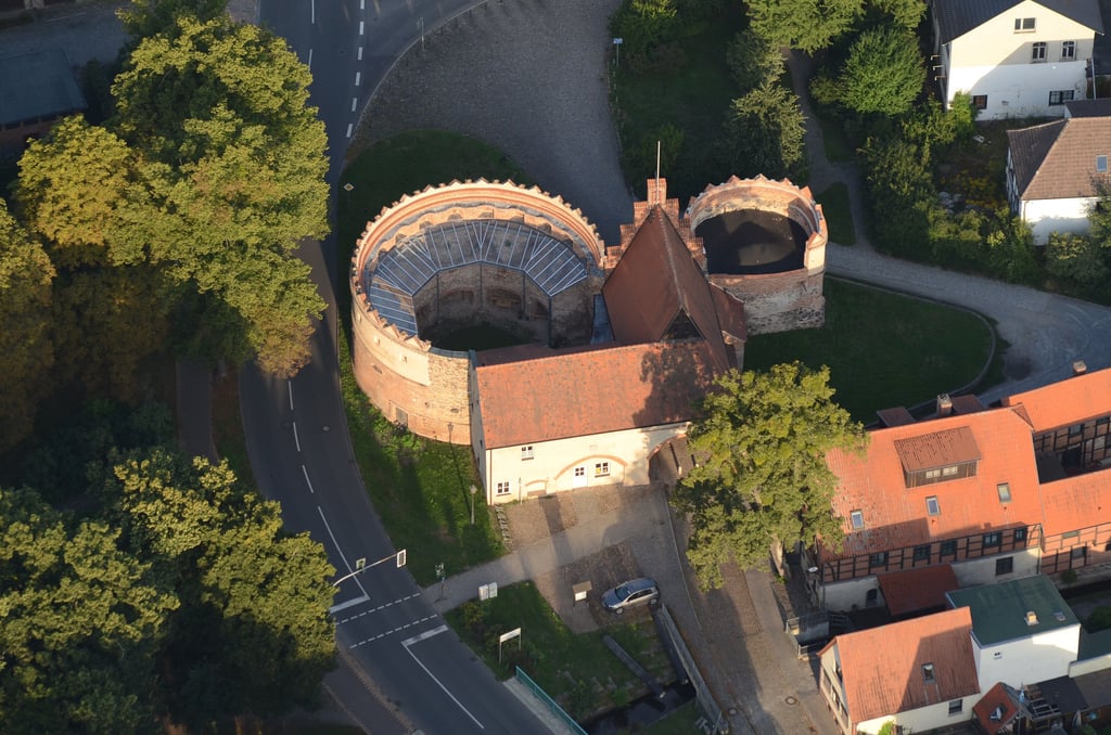 Das Salzwedeler Tor ist eines von vier ehemaligen Stadttoren. Es wurde im 16. Jahrhundert erbaut und war bedeutender Teil der Stadtbefestigungsanlage.