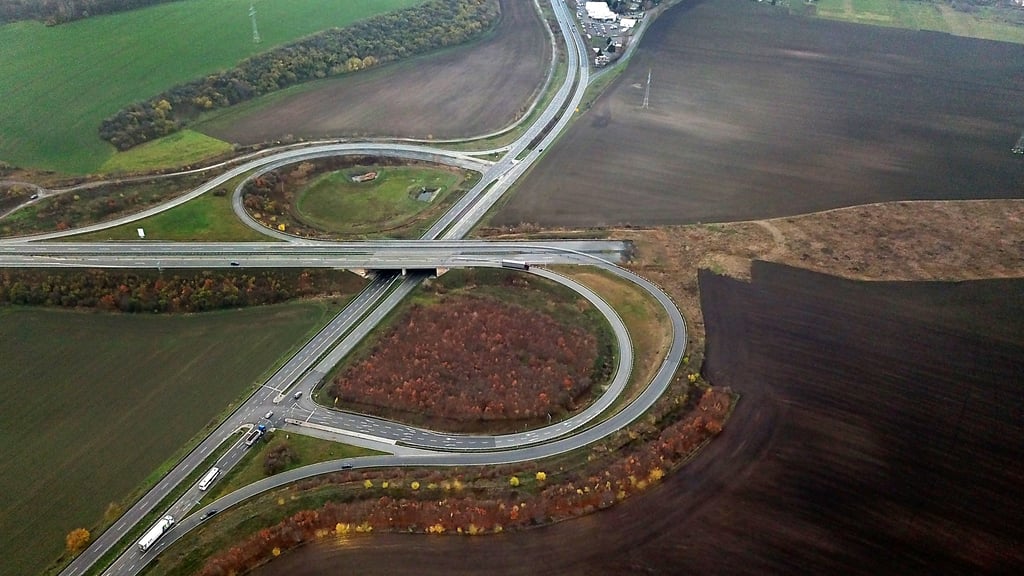 Eigentlich sollte die A143 im Jahr 2025 fertig werden, aber wegen der Sanierung des Bergbaugebietes bei Bennstedt verschiebt sich der Termin immer weiter nach hinten.
