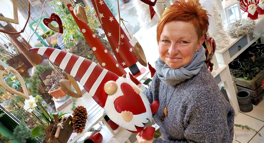 Im Blumengeschäft von Yvonne Hörning in Hergisdorf stehen die Zeichen schon auf Advent und Weihnachten.