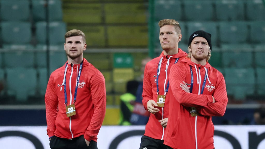 Skeptisch ob des Bankplatzes: Emil Forsberg (rechts).