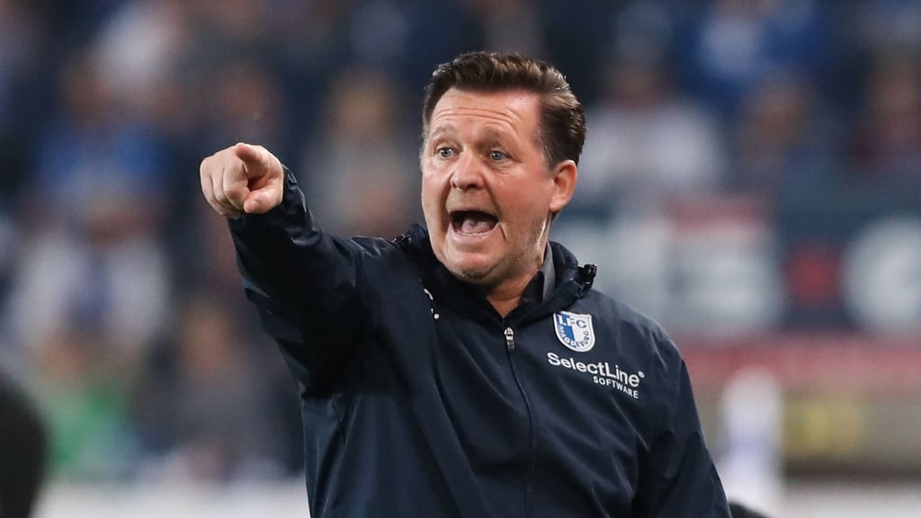 1. FC Magdeburg-Cheftrainer Christian Titz probiert taktisch immer wieder neue Möglichkeiten aus. Doch gegen tiefstehende Gegner, hat seine Mannschaft immer wieder Probleme.