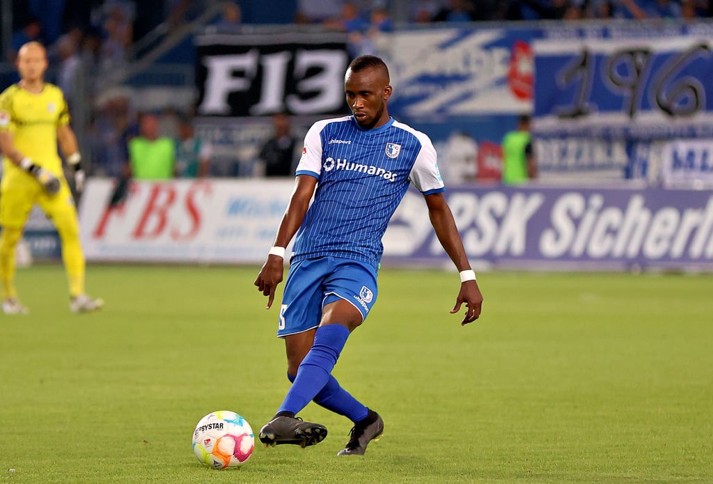 Silas Gnaka ist gesetzt und überzeugt in der Innenverteidigung derzeit oft mit seinen technischen Fähigkeiten und seiner Dynamik. Insgesamt muss sich der FCM defensiv aber weiter steigern.