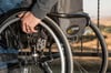 Ein 77 Jahre alter Rollstuhlfaher ist bei einem Zusammenstoß mit einem Auto am Mittwochmorgen in der Oehlerstraße in Halberstadt offenbar schwer verletzt worden. Symbolbild: