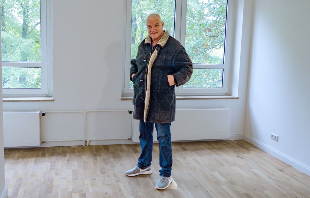 Investor Udo Unbehaun in einem der 52 Appartements, die gerade im Flachbau des früheren Hohenmölsener Krankenhauses errichtet werden.
