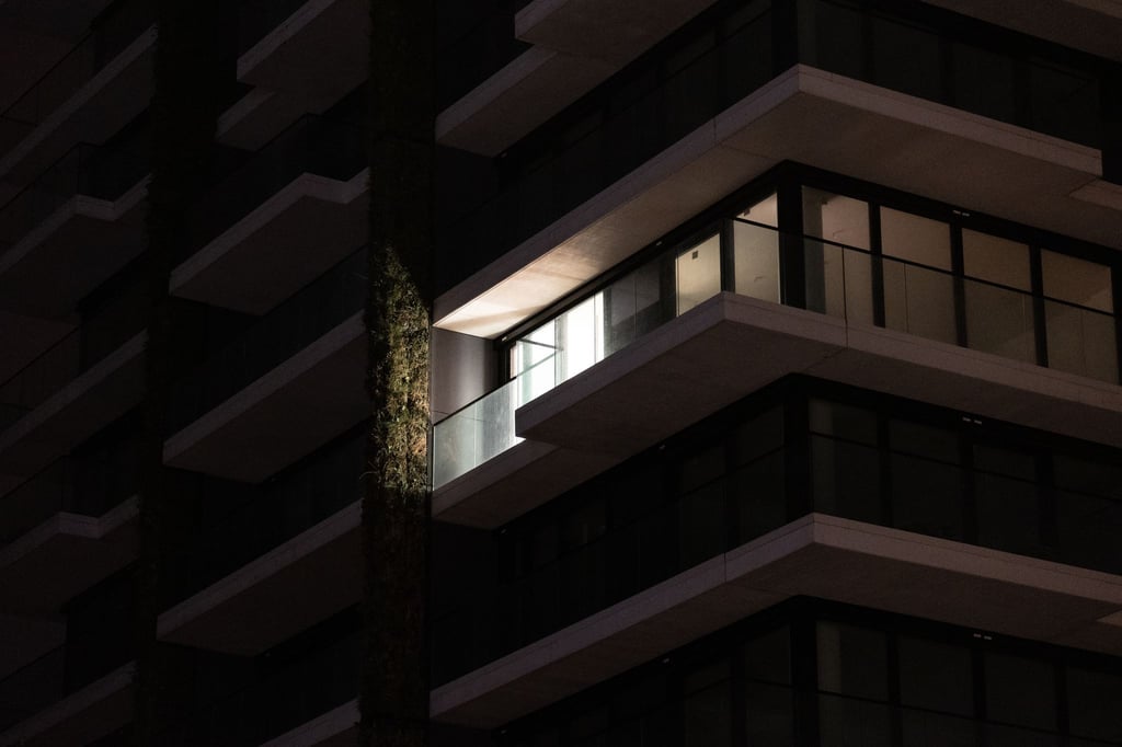 Im Frankfurter Eden Tower ist noch Licht.
