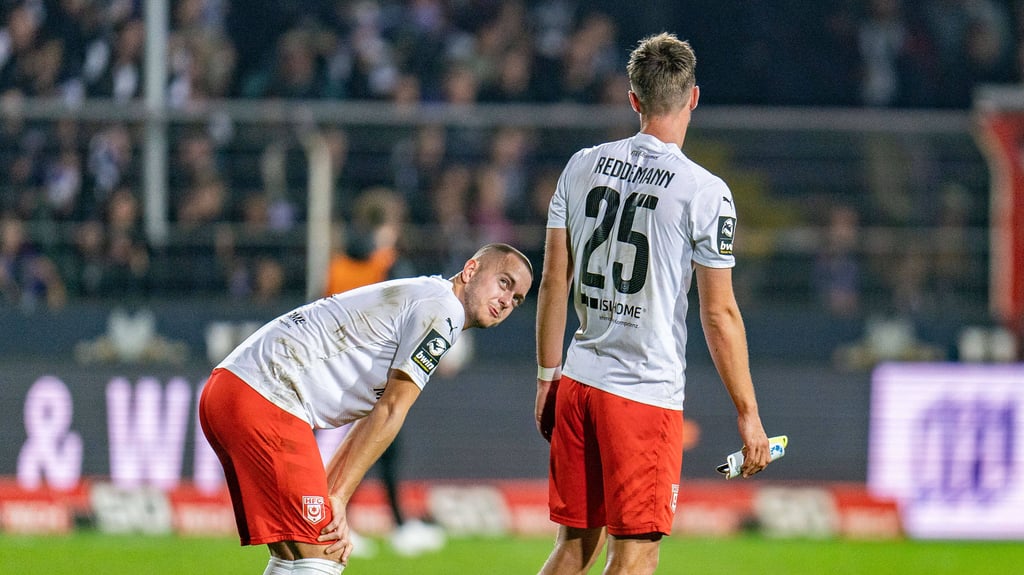Jannes Vollert (l.) und Sören Reddemann waren nach der Niederlage beim VfL Osnabrück leicht angeschlagen.
