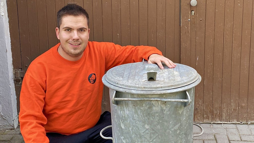 Sammler Alexander Smoljanovic hat eine Thale-Mülltonne bekommen. Ein Artikel in der Quedlinburger MZ-Ausgabe hat bei der Suche zum Erfolg geführt.
