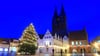 Der Marktplatz in Stendal ist zur Weihnachtszeit festlich geschmückt. Hier findet auch der Weihnachtsmarkt am dritten Adventswochenende statt.