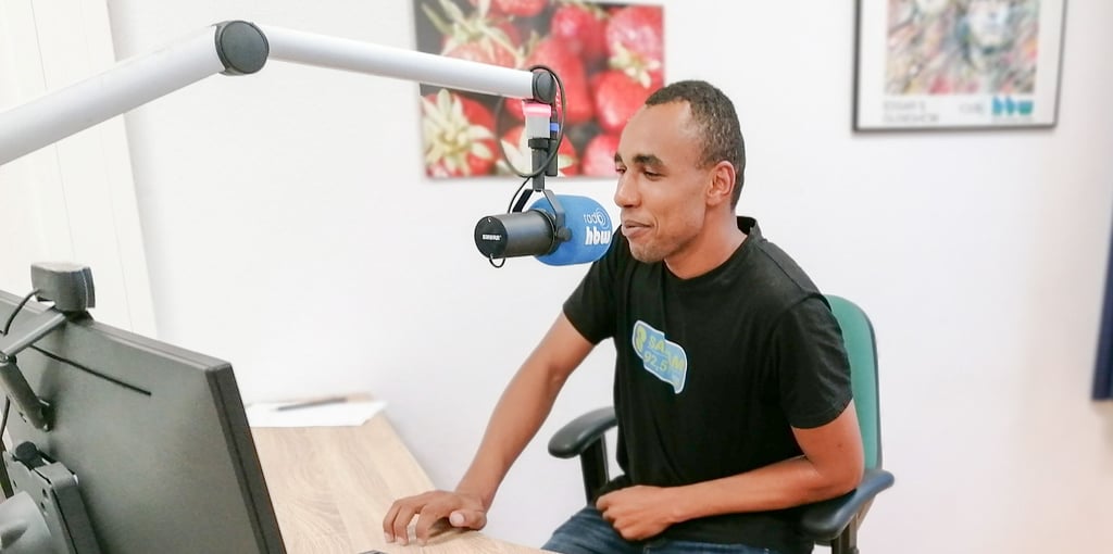 Seit fünf Jahren ist Abdessamia Ghanami Teil von Radio Salam auf HBW. Jetzt war er erstmals im Ascherslebener Studio.